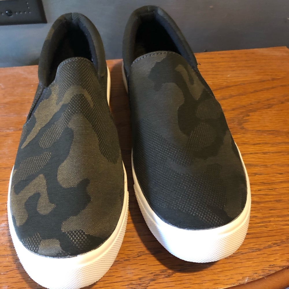 SODA Slip on sneakers